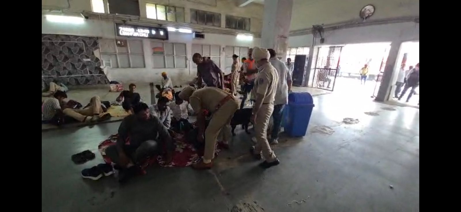 15 अगस्त को लेकर लुधियाना रेलवे स्टेशन पर स्पेशल चेकिंग, लावारिस बैग में मिला 4 kg कबाड़