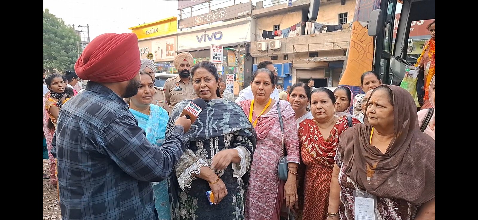मुख्यमंत्री तीर्थ यात्रा योजना के तहत लुधियाना पहुंची तीर्थयात्रा बस, MLA छीना ने श्रद्धालुओं का किया स्वागत