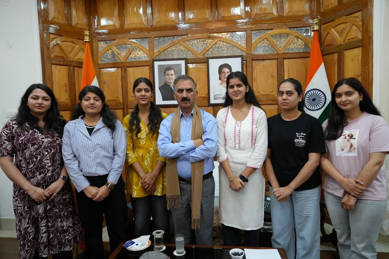 सीएम सुक्खू से मिले नादौन के विद्यार्थी और शोधार्थी