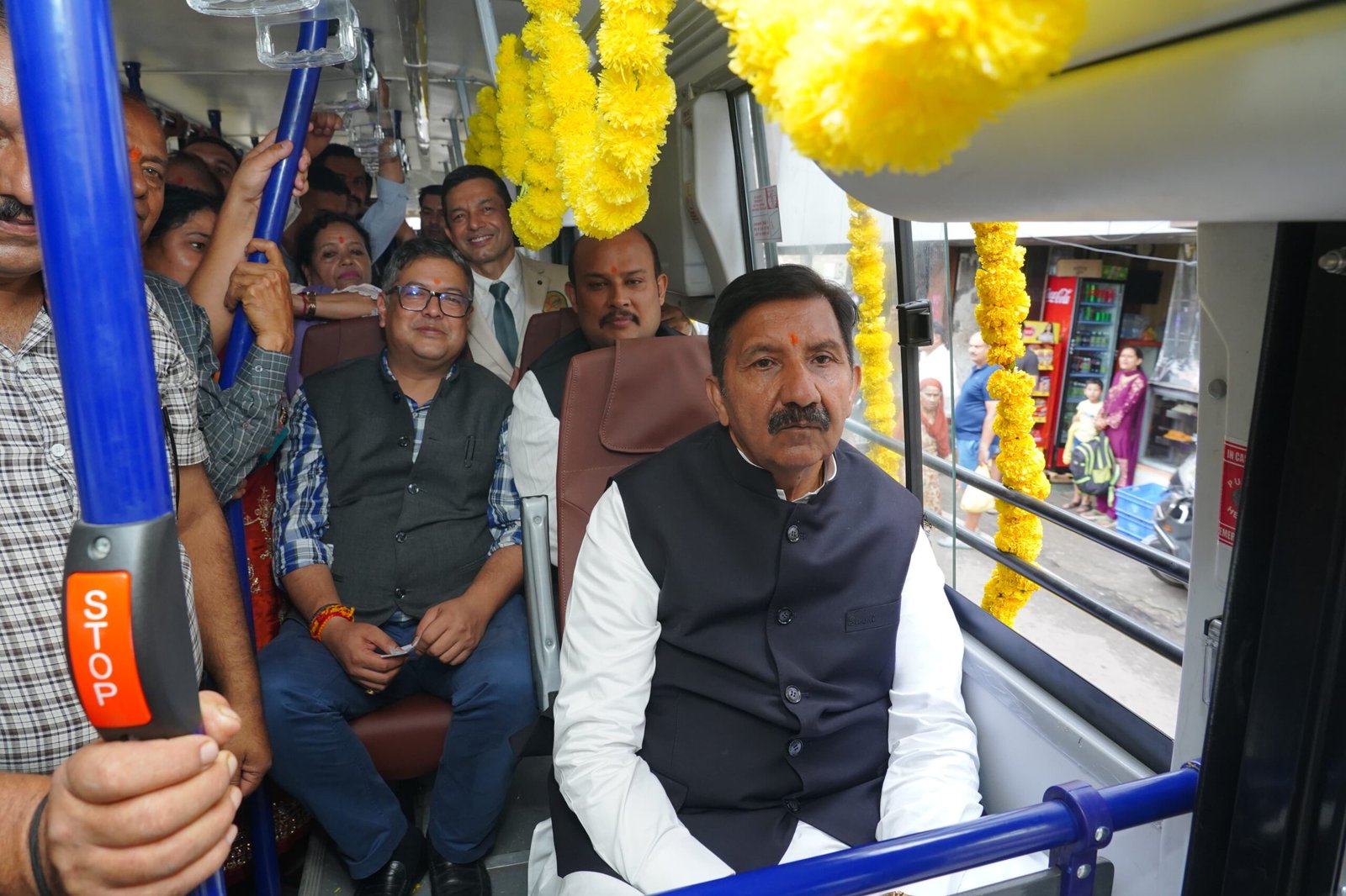 उप मुख्यमंत्री मुकेश अग्निहोत्री ने पालमपुर में 10 इलेक्ट्रिक बसों को हरी झंडी दिखाकर किया रवाना