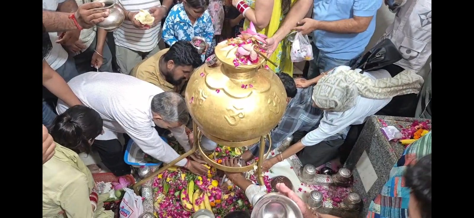 सावन के आखिरी सोमवार और नाग पंचमी पर सांगला शिवाला में उमड़ी आस्था, ‘जय भोलेनाथ’ के जयकारों से गूंजा मंदिर
