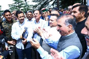 राष्ट्रगीत पर घमासान, 10 मिनट में सदन स्थगित