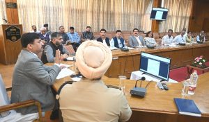 Shimla: स्कूली बच्चों की सुरक्षा को लेकर डीसी ने की बैठक, कई स्कूलों के प्रधानाचार्य रहे अनुपस्थित