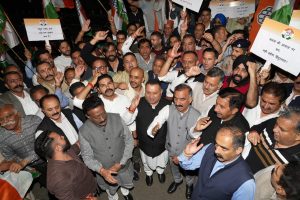 राहुल गांधी पर FIR के विरोध में कांग्रेस का प्रदर्शन