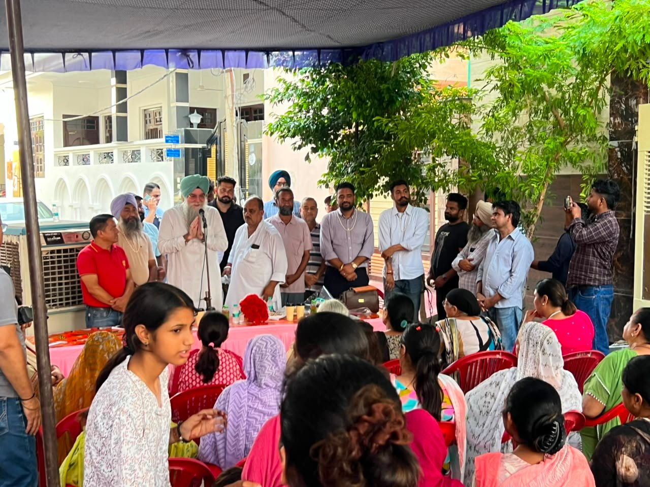 स्पीकर कुलतार सिंह संधवां ने वार्ड नंबर 13 में पब्लिक मीटिंग कर सुनीं लोगों की समस्याएं