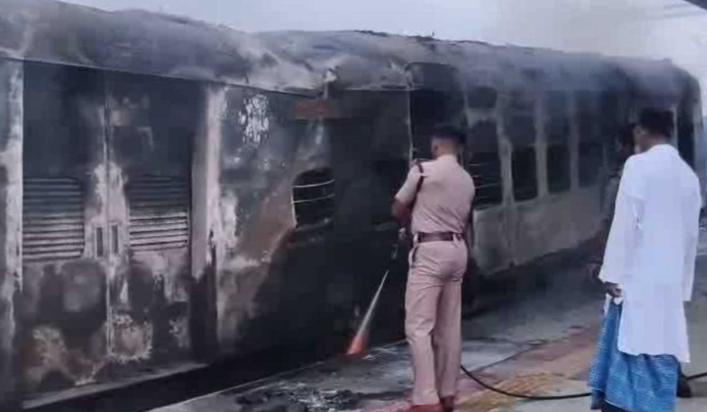 Bihar Saharsa Passenger Train Fire at Simri Bakhtiyarpur Railway Station