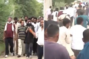 लाठियां बरसाईं, गाड़ियों के शीशे तोड़े… CJP के आशुतोष रांका को गांववालों ने पीट-पीटकर भगाया (Video)