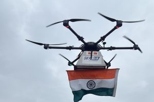 हिमाचल: स्वतंत्रता दिवस की पूर्व संध्या पर भारतीय डाक विभाग का ऐतिहासिक कदम, ड्रोन से डिलीवर किया गया राष्ट्रीय ध्वज