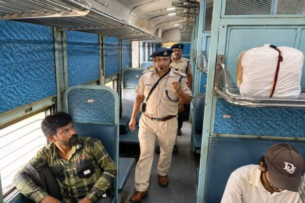 बिना वजह चेन पुलिंग पर रेलवे सख्त, जून में 150 मामले दर्ज, 80 गिरफ्तार