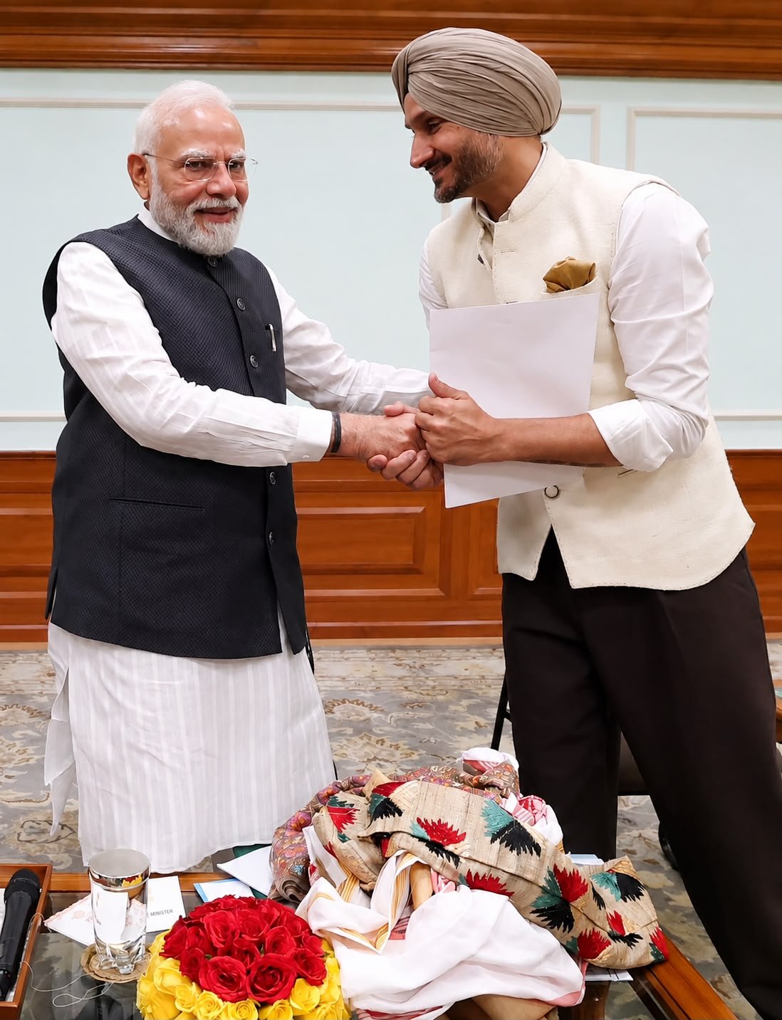 सांसद हरभजन सिंह ने PM नरेंद्र मोदी से की मुलाकात, बोले- ‘वे हमारे बारे में जानना चाहते थे’