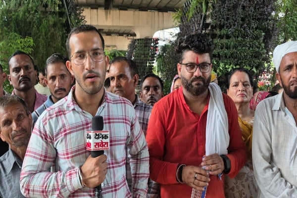 ADWJKSS ने जम्मू में किया बड़ा विरोध प्रदर्शन, दिहाड़ी मजदूरों को तुरंत रेगुलर करने की मांग