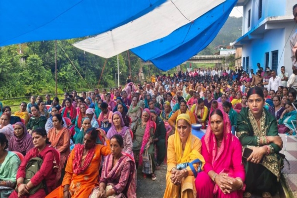 मुख्यमंत्री की पहल पर मंडी में अति निर्धन परिवारों के साथ जन-संवाद, योजनाओं और कार्यक्रमों की व्यापक स्तर पर चर्चा