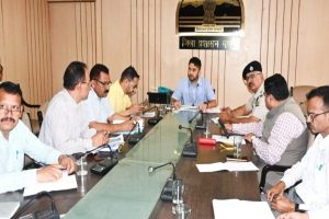 पात्र लाभार्थियों को समयबद्ध योजनाओं का लाभ सुनिश्चित करें अधिकारी: DC अपूर्व देवगन