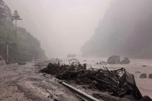 नेपाल में फ्लैश फ्लड से भारी तबाही, 105 भारतीय समेत 291 विदेशी पर्यटक लापता