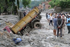 नेपाल में विनाशकारी बाढ़ का कहर, मृतकों का आंकड़ा 900 के पार… सैकड़ों लोग अब भी लापता