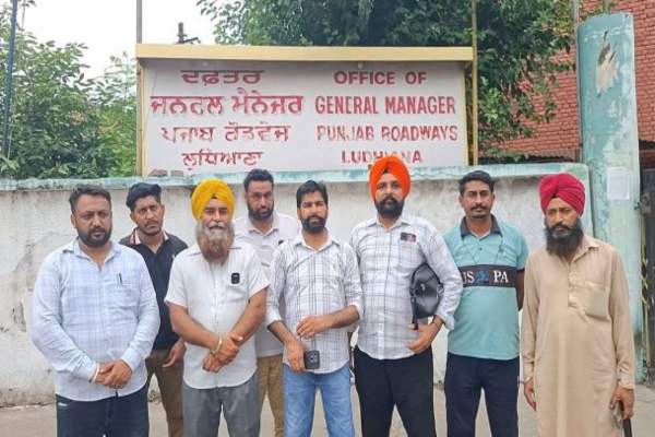 पंजाब रोडवेज पनबस के कच्चे कर्मचारियों ने किया चक्का जाम, 3 दिन की हड़ताल का ऐलान