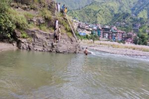 रोहड़ू में पब्बर नदी में डूबे दो किशोर, नहीं लगा अब तक कोई सुराग, सर्च ऑपरेशन जारी