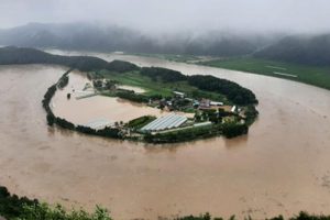 दक्षिण कोरिया में भारी बारिश का कहर, 560 से अधिक लोगों को सुरक्षित निकाला