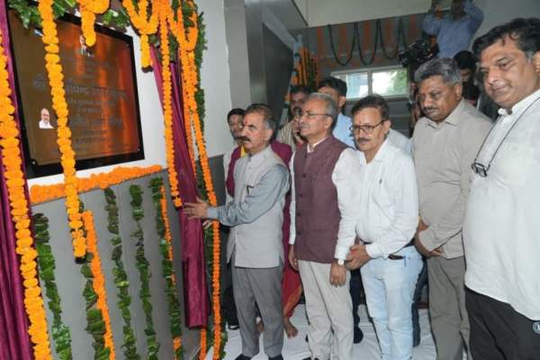 मुख्यमंत्री ने जिला हमीरपुर में विभिन्न सिंचाई और अन्य परियोजनाओं के किए लोकापर्ण और शिलान्यास