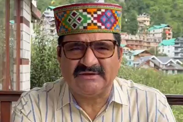 Himachal : प्रदेश सरकार पर निशाना : स्कूलों में शिक्षक नहीं, सरकार पर सवाल