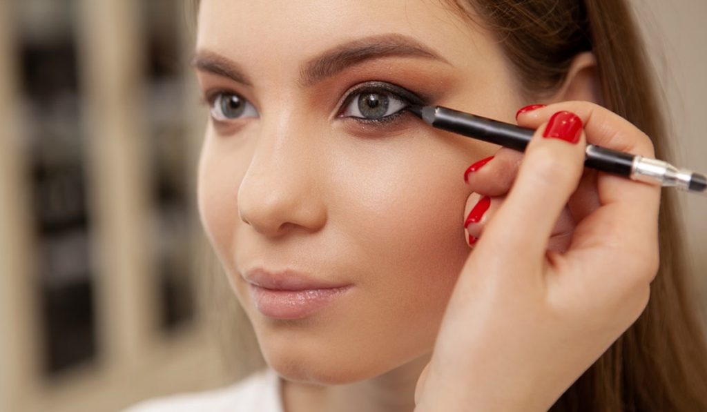 Can makeup harm your eyes