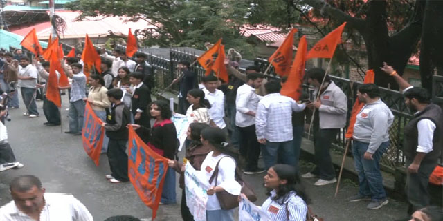 ABVP की भूख हड़ताल का छठा दिन: छात्र संगठन की चेतावनी, अगर HPU में फीस बढ़ोतरी वापस नहीं ली गई, तो आंदोलन और तेज़ होगा