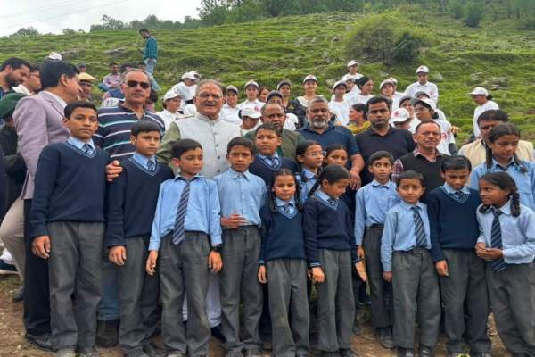 शिमला में राज्यपाल कविन्द्र गुप्ता ने किया भव्य वृक्षारोपण, पर्यावरण संरक्षण का दिया संदेश