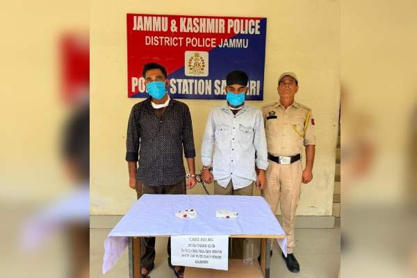 जम्मू पुलिस की बड़ी कार्रवाई, सतवारी में 63 ग्राम हेरोइन के साथ 2 तस्कर गिरफ्तार