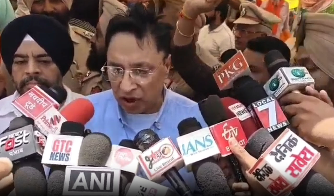 वाल्मिक समाज ने अपनी मांगों को लेकर विधायक को दिया ज्ञापन