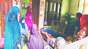 दिनदहाड़े घर में घुसे दो नकाबपोश, महिला को नशीला पदार्थ सुंघाकर जेवरात लूटे