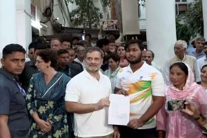 पेलेट गन से चोट के आरोप में साहिल लोचब की FIR दर्ज, राहुल गांधी ने पुलिस कार्रवाई पर उठाए सवाल