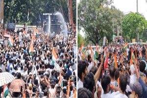 झारखंड: 8 बैरिकेडिंग तोड़ विधानसभा के करीब पहुंचे छात्र, पुलिस ने चलाया वाटर कैनन तो करने लगे रेन डांस