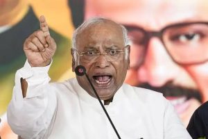 चीनी की बढ़ती कीमतों पर खड़गे ने केंद्र को घेरा, पूछा- ‘यह कैसा आत्मनिर्भर भारत?’