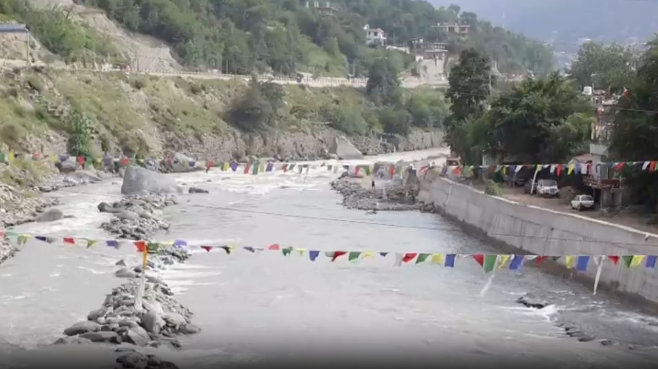 अब मनाली से कुल्लू के बीच भी नदी में होगी ड्रेजिंग, सड़कों को नहीं होगा बाढ़ का खतरा