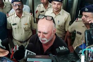 सुप्रीम कोर्ट का तरुण तेजपाल को झटका, दो हफ्ते में सरेंडर करने का आदेश