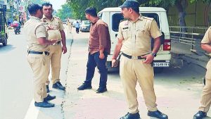 ओवरलोड डंपरों पर एक्शन, चार वाहन मौके पर पकड़े