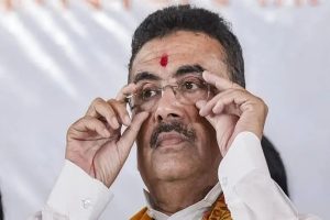 Bengal: CM सुवेंदु अधिकारी के हेलीकॉप्टर की इमरजेंसी लैंडिंग, कोलाघाट में उतारा गया
