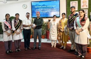 स्वच्छ हवा और नशा मुक्त सुंदरनगर अभियान के तहत विद्यार्थियों ने बढ़-चढ़कर लिया हिस्सा, SDM से पूछे सवाल