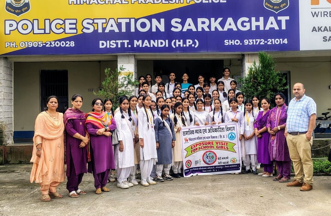 सरकाघाट में किशोरियों के लिए एक्सपोजर विजिट, महिला सुरक्षा और अधिकारों की दी जानकारी