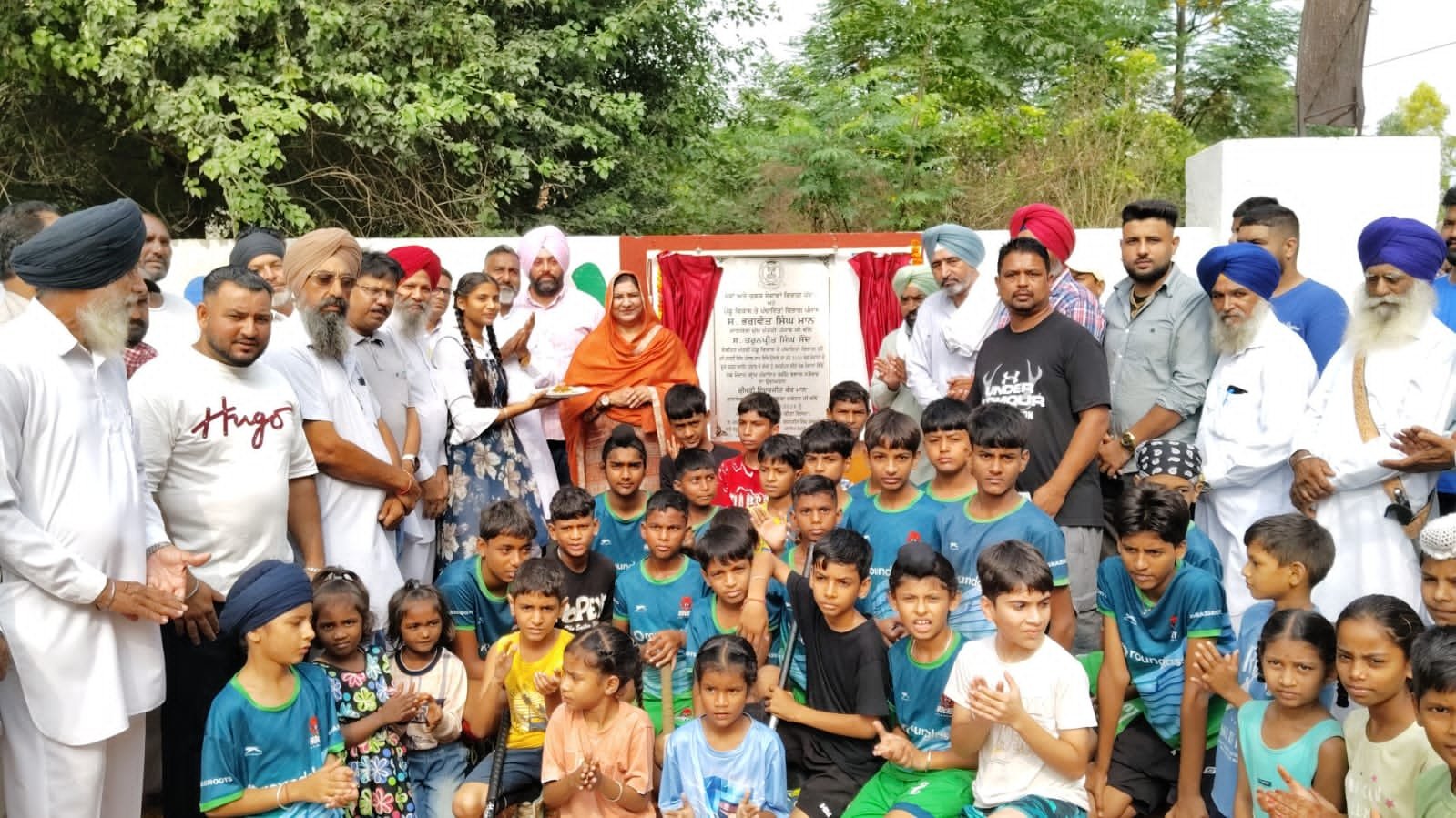 सरिंह गांव में ₹20 लाख से बना आधुनिक हॉकी मैदान खिलाड़ियों को समर्पित