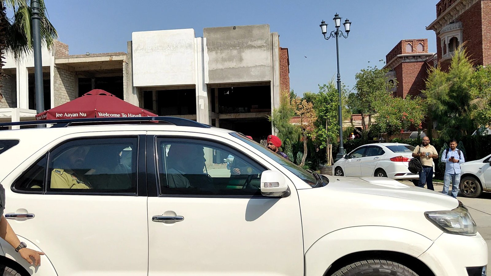CM मान के PAU दौरे पर बिट्टू का विरोध, पुलिस ने हिरासत में लिया