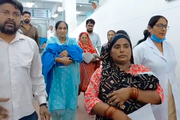 नवजात वार्ड में धुआं भरने से अफरा-तफरी, बच्चे शिफ्ट