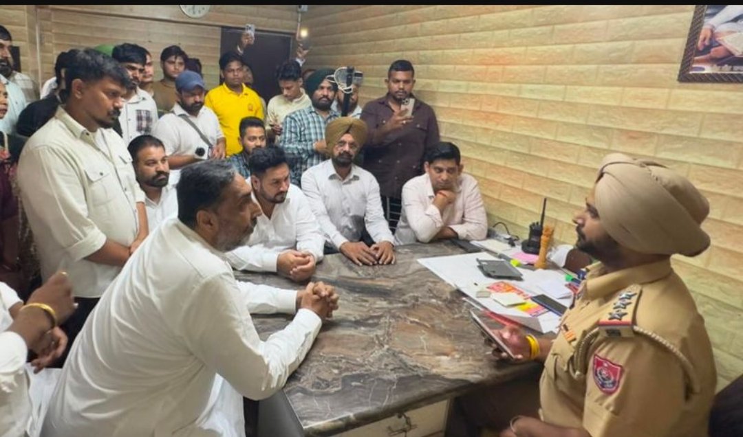 चालक से मारपीट पर कांग्रेस का प्रदर्शन, 72 घंटे का अल्टीमेटम
