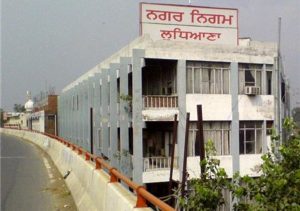 वित्त समिति की बैठक में सत्तारूढ़ दल के नेता फिर आमने-सामने
