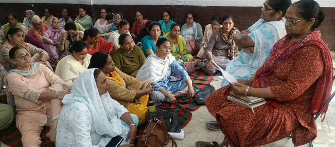 मांगें न मानीं तो 2 अक्टूबर को CM आवास घेरेंगे आंगनवाड़ी कर्मचारी