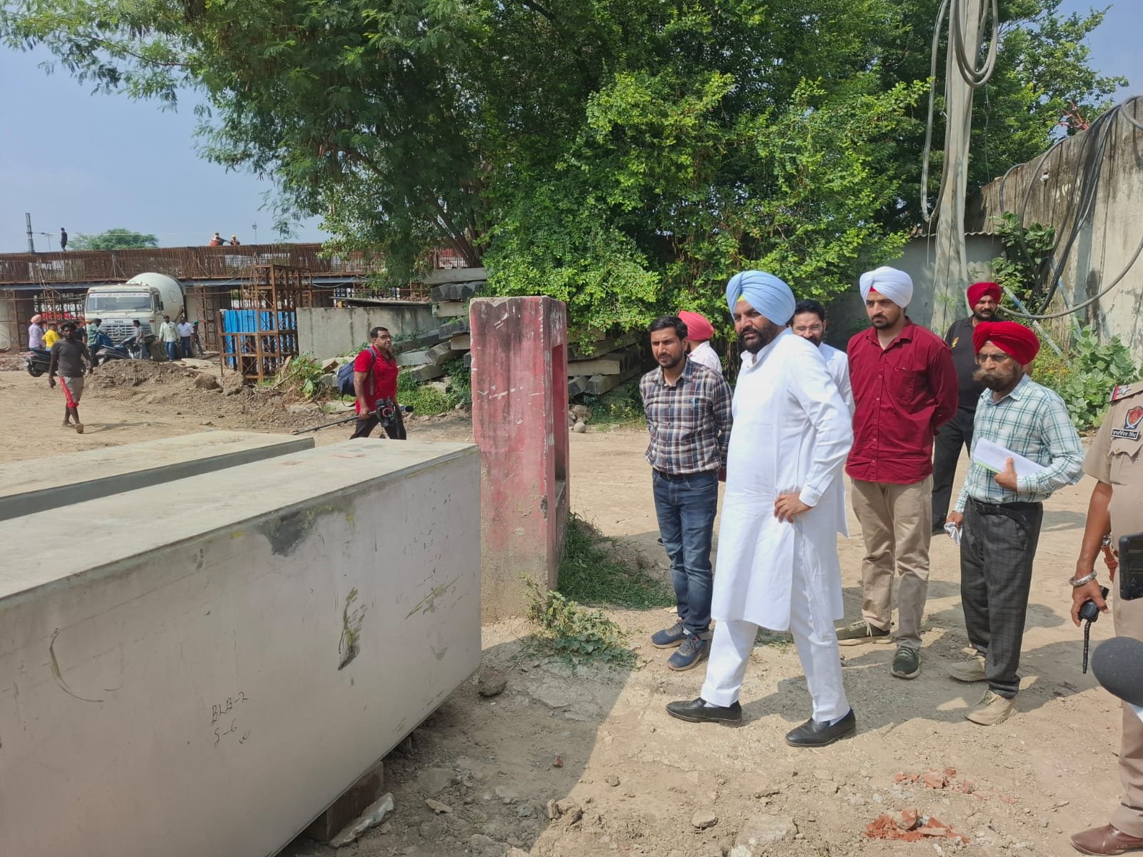 दिसंबर तक खुलेगा रीगो ब्रिज, सांसद निर्माण कार्य का निरीक्षण