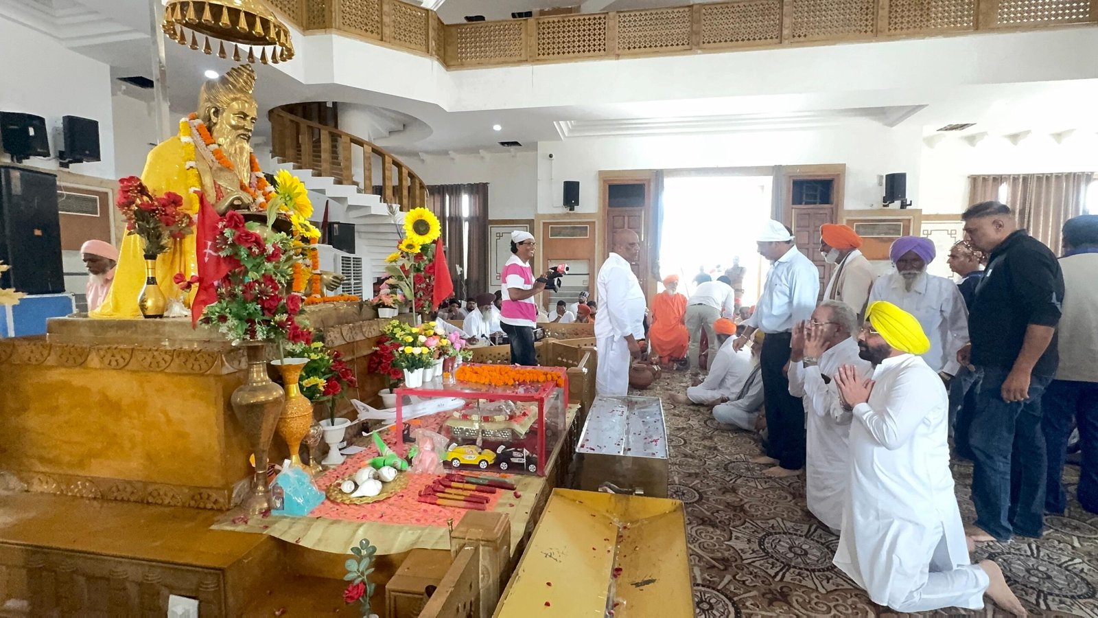 भगवान वाल्मीकि तीर्थ स्थल के पवित्र तालाब की सफाई का काम पूरा, संतों और महापुरुषों की मौजूदगी में पानी भरने का काम शुरू