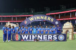 Shreyas Iyer: ट्रॉफी के साथ फोटो के लिए अफगान कप्तान जादरान को बुलाकर श्रेयस अय्यर ने जीता दिल