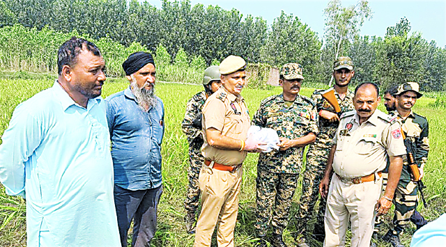 सीमा के पास खेतों से संदिग्ध पैकेट बरामद, 500 ग्राम हैरोइन मिलने की सूचना