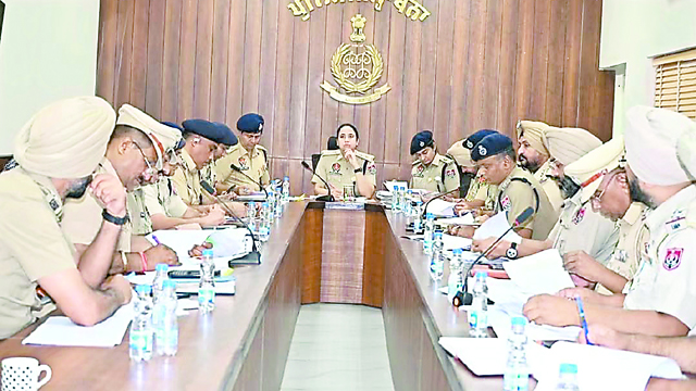 कानून-व्यवस्था को मजबूत करने के लिए SSP आहलूवालिया की अध्यक्षता में क्राइम मीटिंग आयोजित